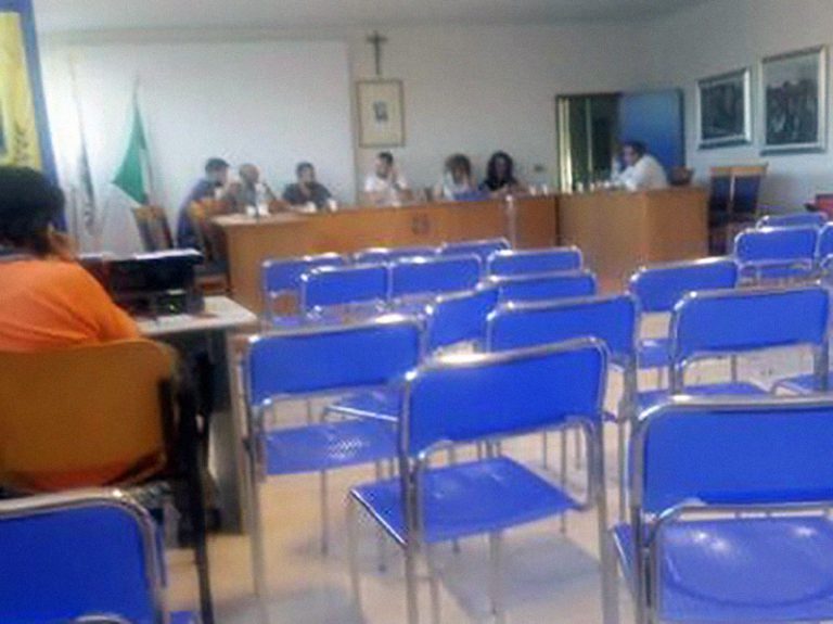 Rignano Garganico: seduta lampo del consiglio comunale e senza pubblico per la calura estiva e il disinteresse.