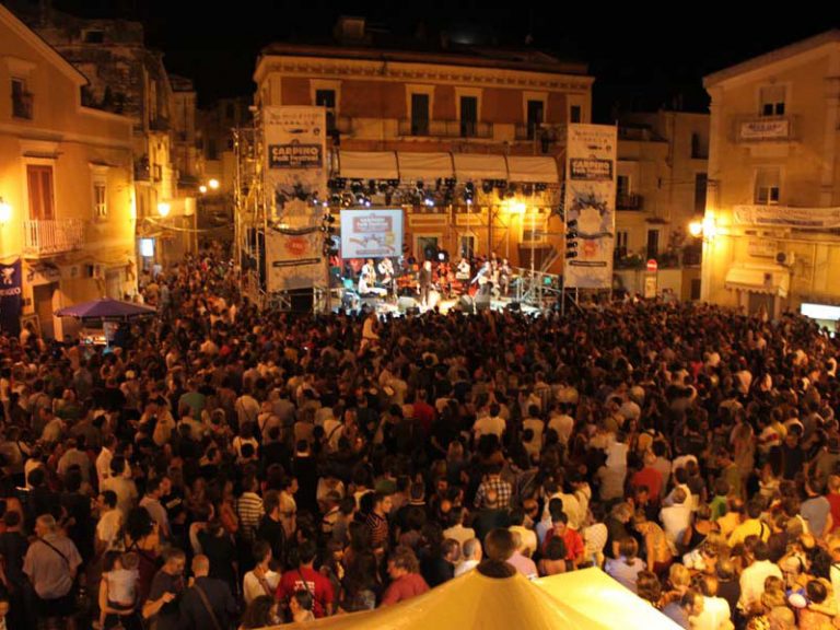 Momento clou al Carpino Folk: Raduno di Gruppi garganici.