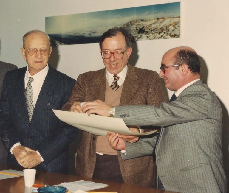 Foto (1987)da sx: Soccio, Palma di Cesnola, sindaco Gisolfi