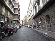 Napoli, Via Mezzocannone
