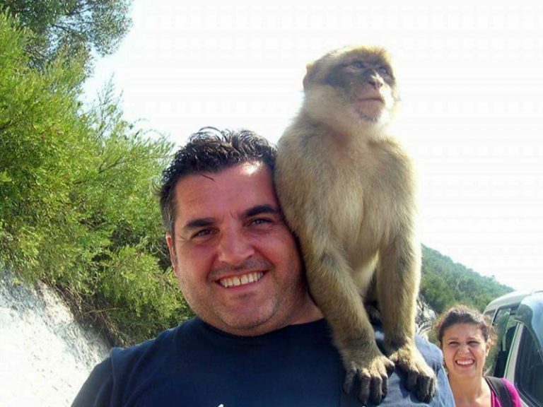 Non è riuscito a vincere la sua battaglia contro il mostro che lo ha divorato lentamente. Gaetano Di Gregorio, Infermiere, 50 anni, lascia il vuoto dietro di se. Ora tornerà a giocare a calcio nei campi del Paradiso celeste.