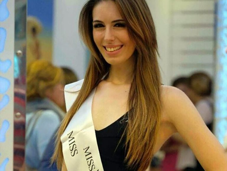 Anche ai tempi del Coronavirus la bellezza di Martina non svanisce e sicuramente non svanirà mai.