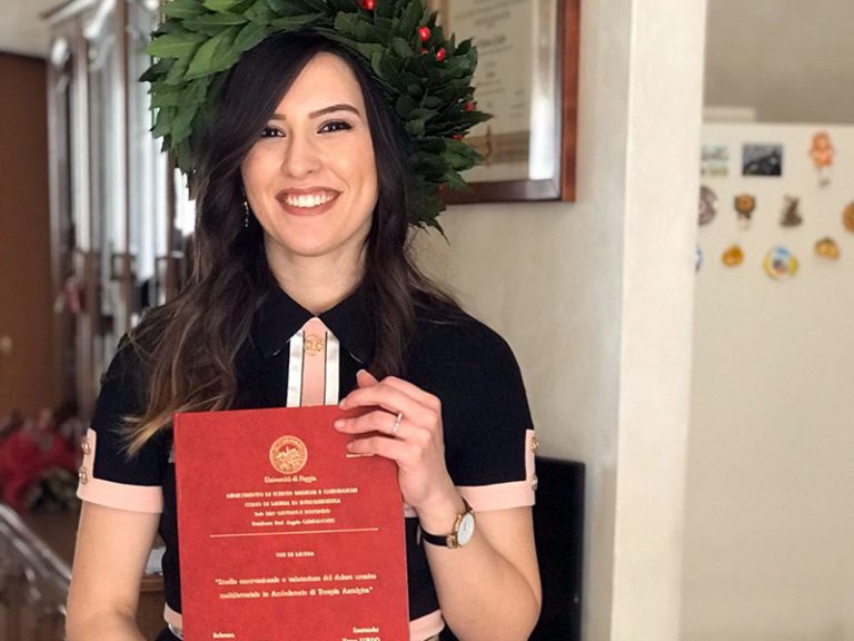 Teresa Lurdo a 23 anni si laura in Infermieristica (a distanza) ottenendo 110 e lode. Na neo-collega si dice pronta a scendere in campo contro il Coronavirus.