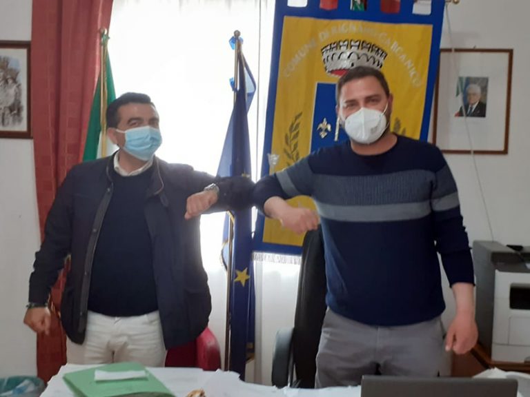 Il vice-sindaco Giosuè Del Vecchio con il sindaco Luigi Di Fiore.