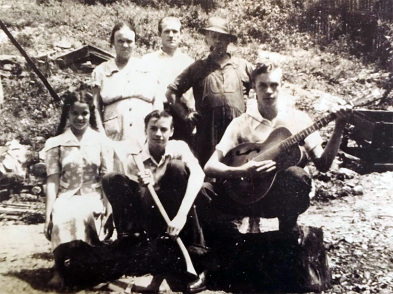 Giuseppe Scipione Del Vecchio (Joe Dell) con la sua nuova famiglia americana.