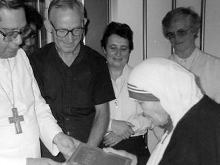 Don Michele con Madre Teresa.