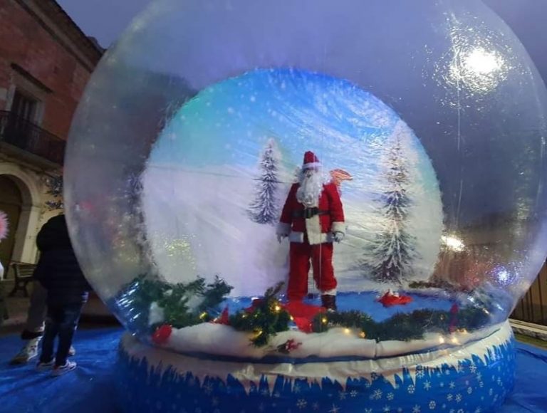 Babbo Natale ha incontrato i bambini di Rignano Garganico.